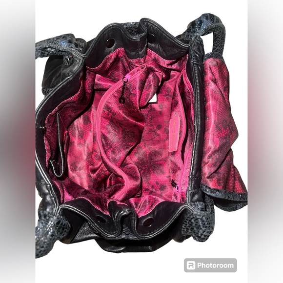 Betsey Johnson EUC LG Satchel Bell Of Bow Black Leather Snakeskin Detail - Picture 4 of 8